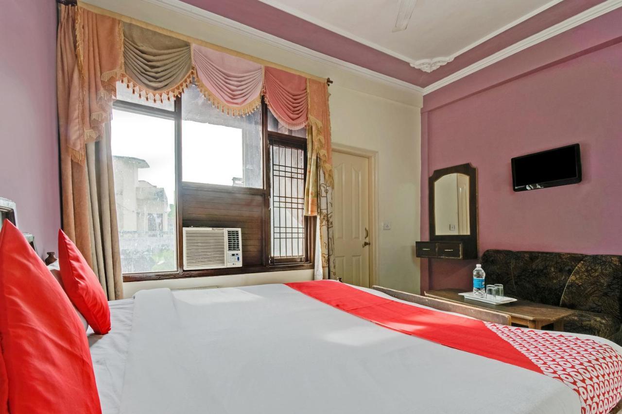 โอโย 24888 โฮเต็ล ศม พาเลซ Hotel คาตรา ภายนอก รูปภาพ