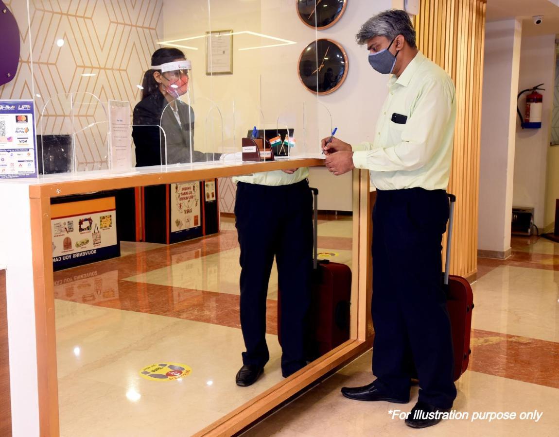 โอโย 24888 โฮเต็ล ศม พาเลซ Hotel คาตรา ภายนอก รูปภาพ