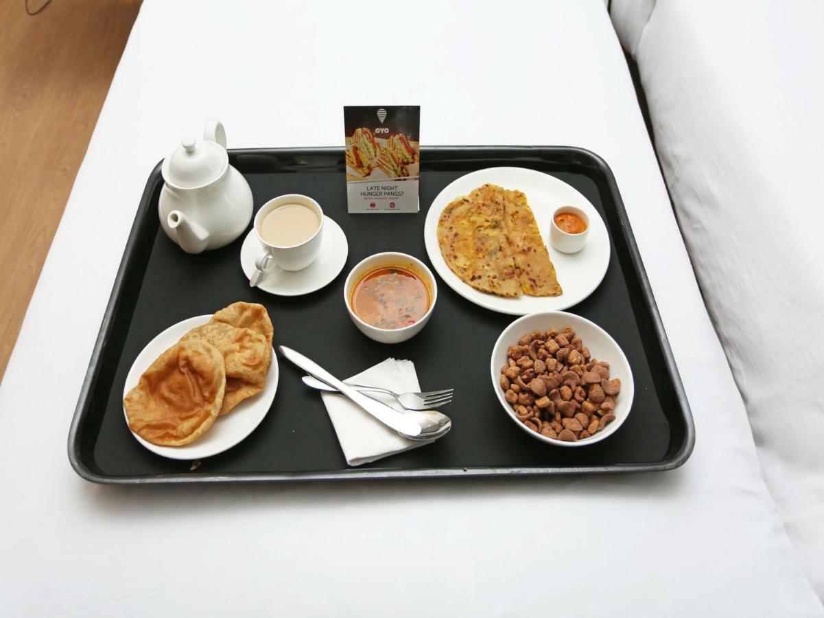โอโย 24888 โฮเต็ล ศม พาเลซ Hotel คาตรา ภายนอก รูปภาพ