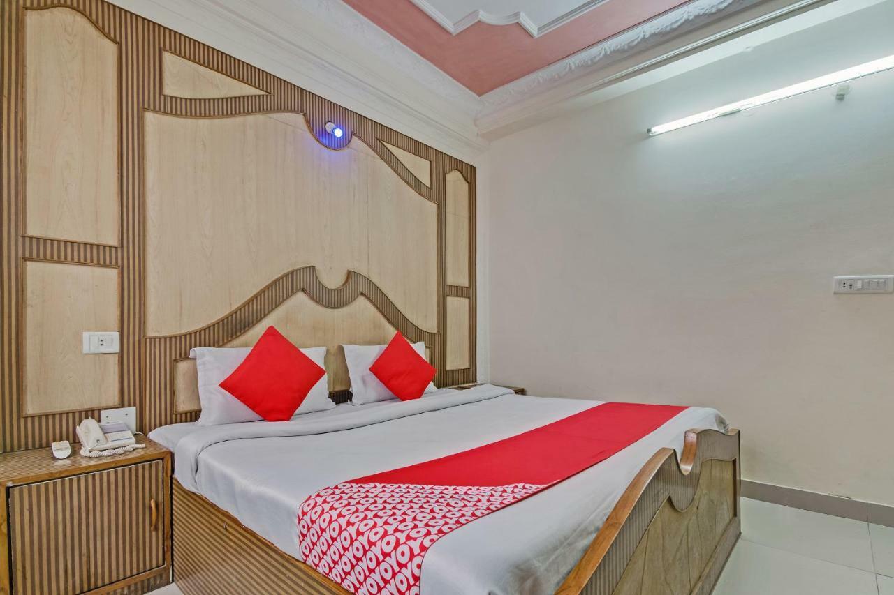 โอโย 24888 โฮเต็ล ศม พาเลซ Hotel คาตรา ภายนอก รูปภาพ